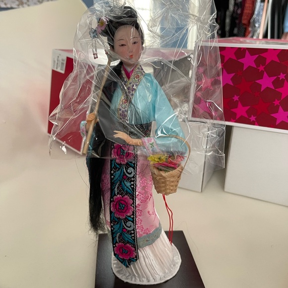 Japanese woman with kimono - Picture 3 of 3